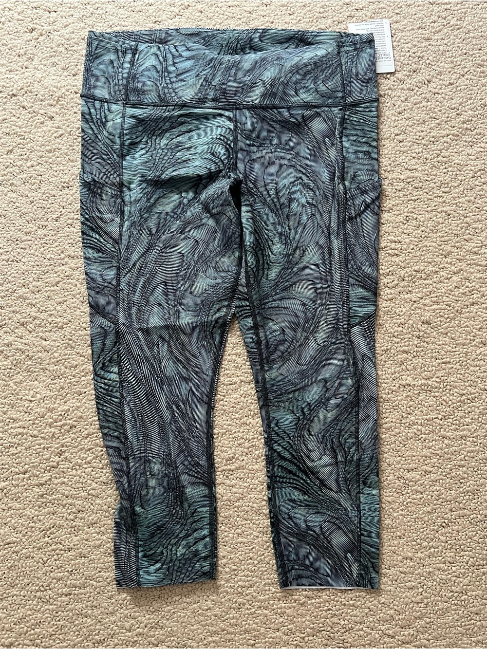 NWT! lululemon athletica Teal & Black Swirl Fast and Free HR Crop 23”